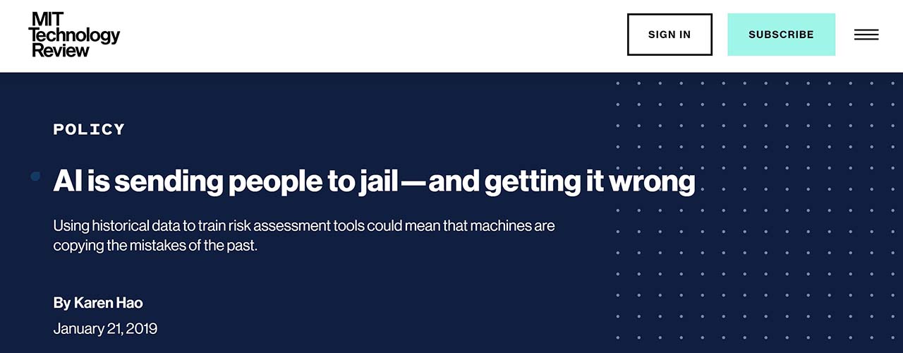 Screenshot del titolo di un articolo pubblicato su MIT Technology Review: “L’IA sta mandando le persone in prigione, e sbagliando tutto”. Questo mostra il problema dell'attribuzione di responsabilità quando un sistema di intelligenza artificiale commette un errore.